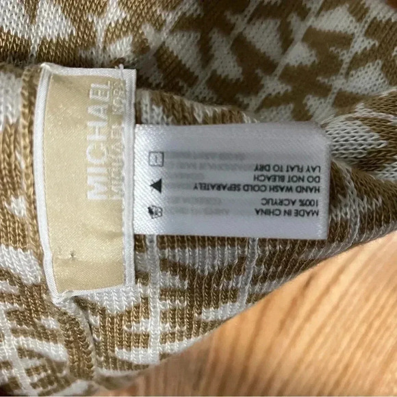 NWOT Michael Kors tan white monogram beanie hat - Picture 2 of 2